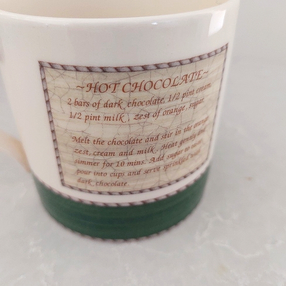 WEDGWOOD | Sarah's Garden Christmas Green Mug Crafted in England |Winter Festive - Picture 7 of 10